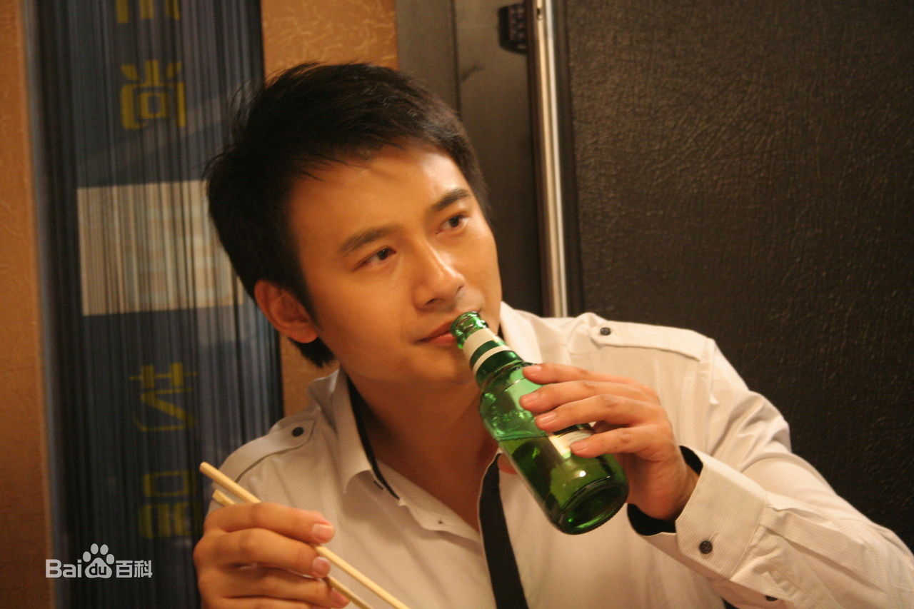 李佑伟生日拍摄前后照片