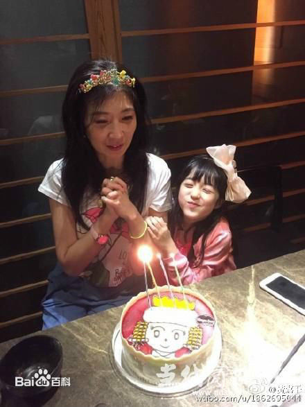 黄嘉千(Huang jiaqian)生活照性感图片图集