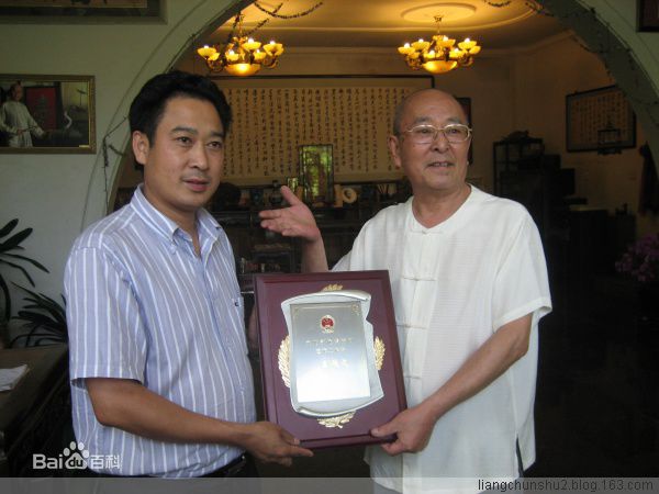 梁春书与恩师在一起图册