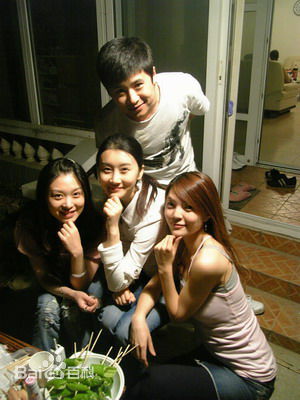 伊扬现场照片素颜照相册