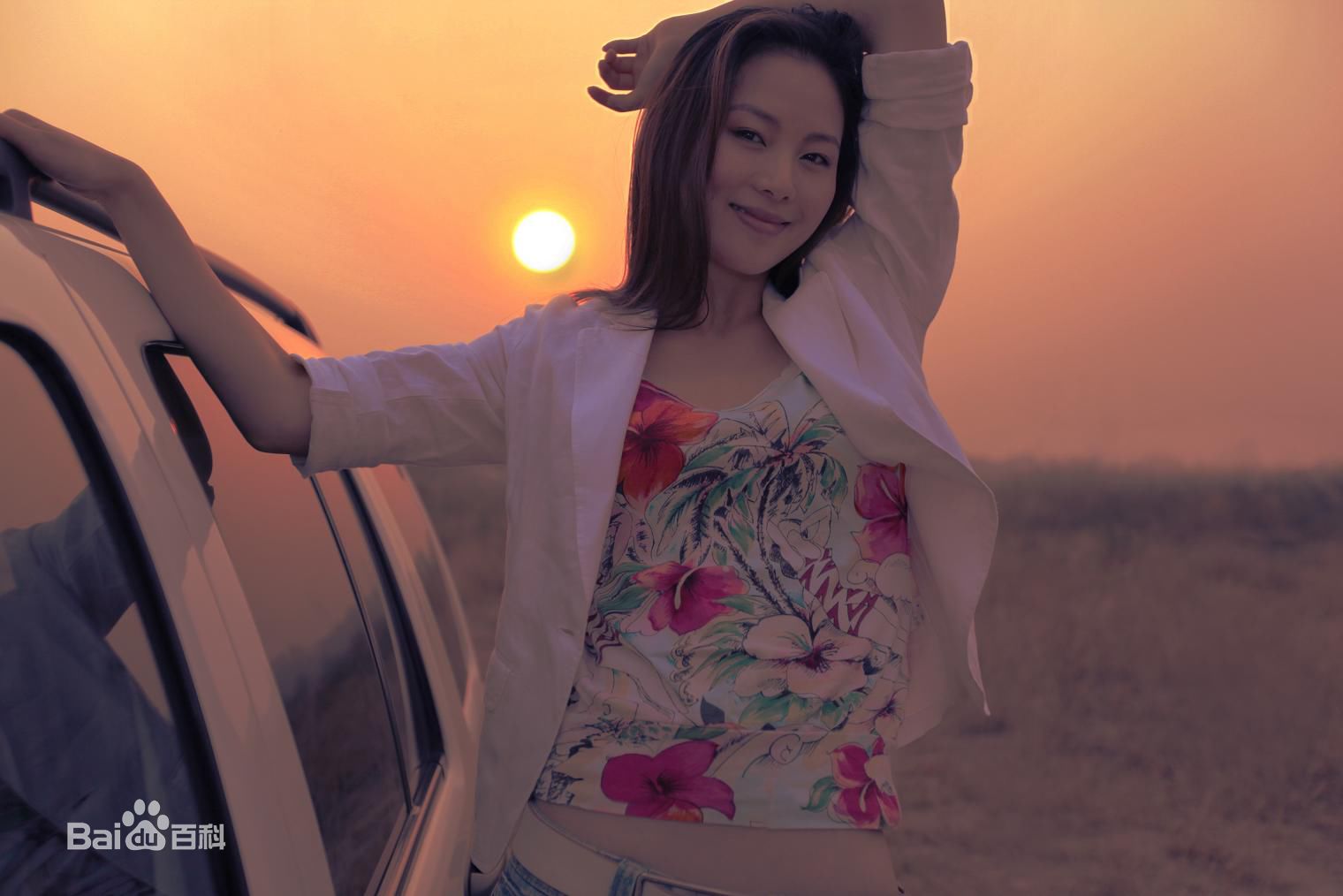 黄薇近照壁纸壁纸