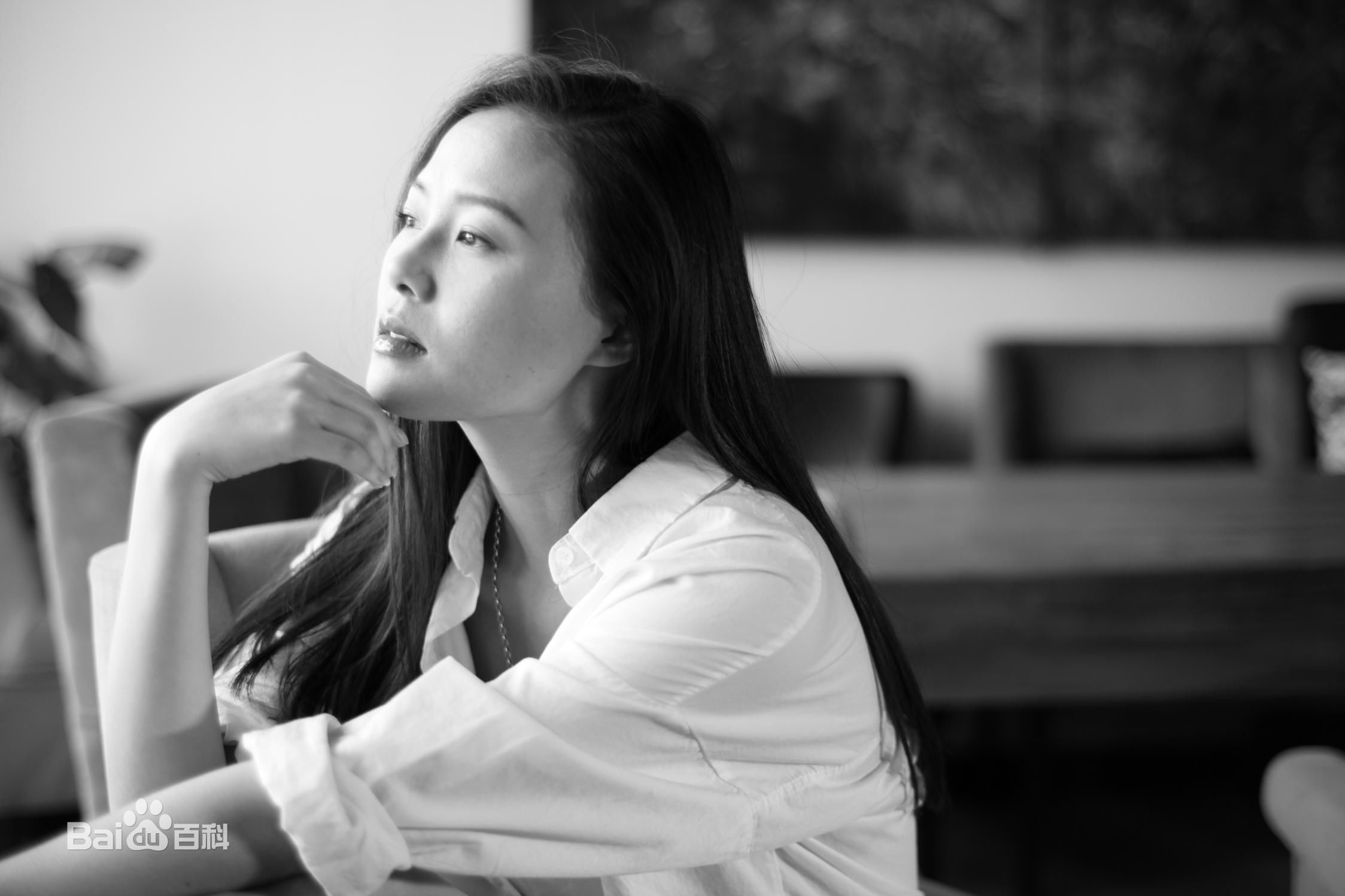 黄薇近照壁纸壁纸