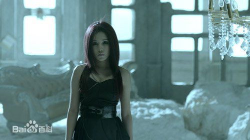 高清许艺娜(Nana)在《等你一句话》MV中的图集