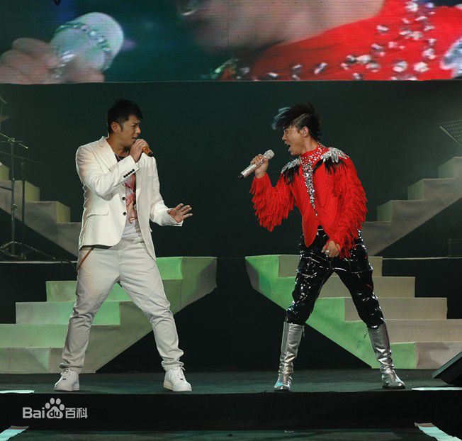 黑龙2018演唱会生活照