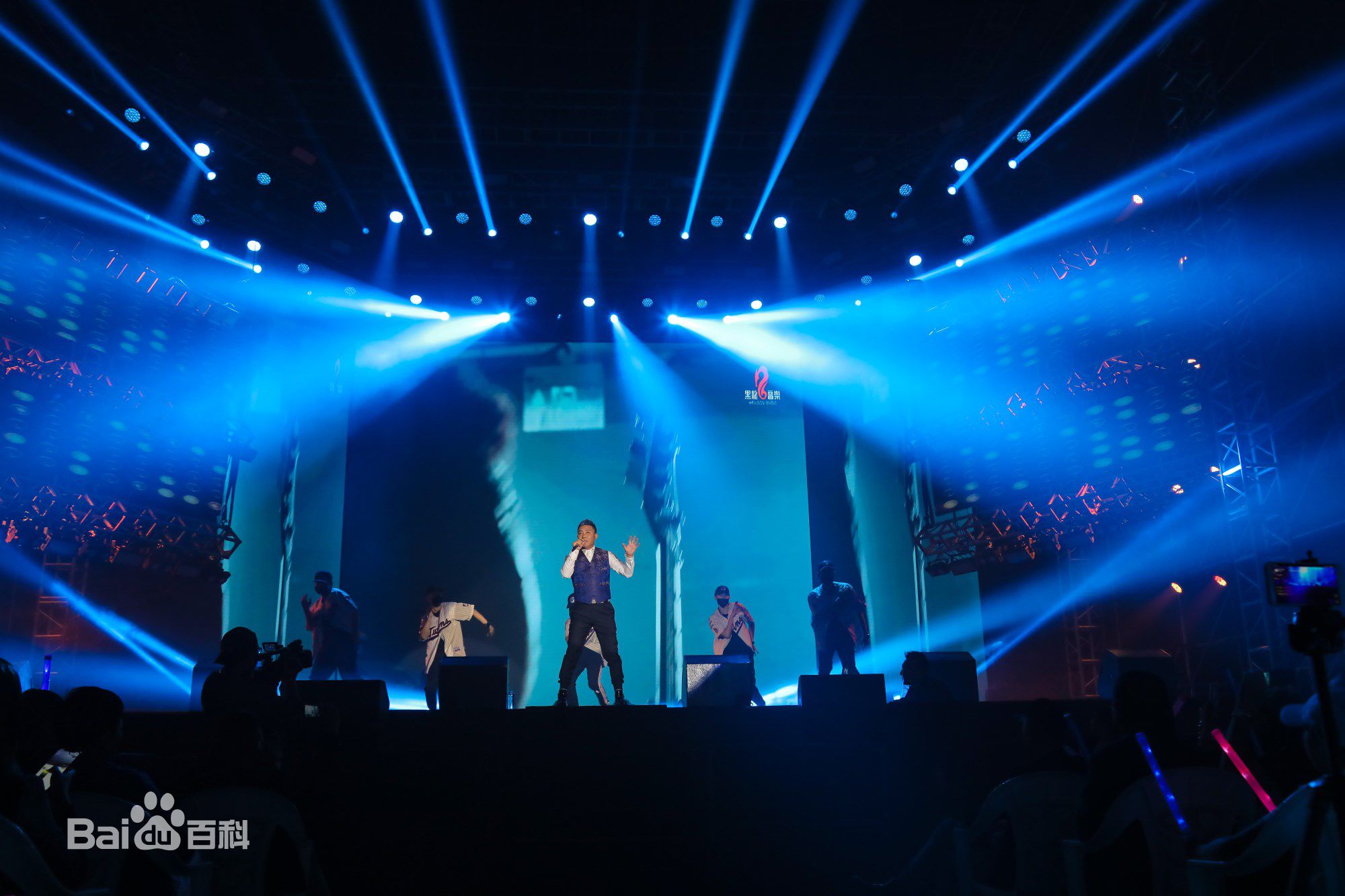 黑龙2018演唱会生活照
