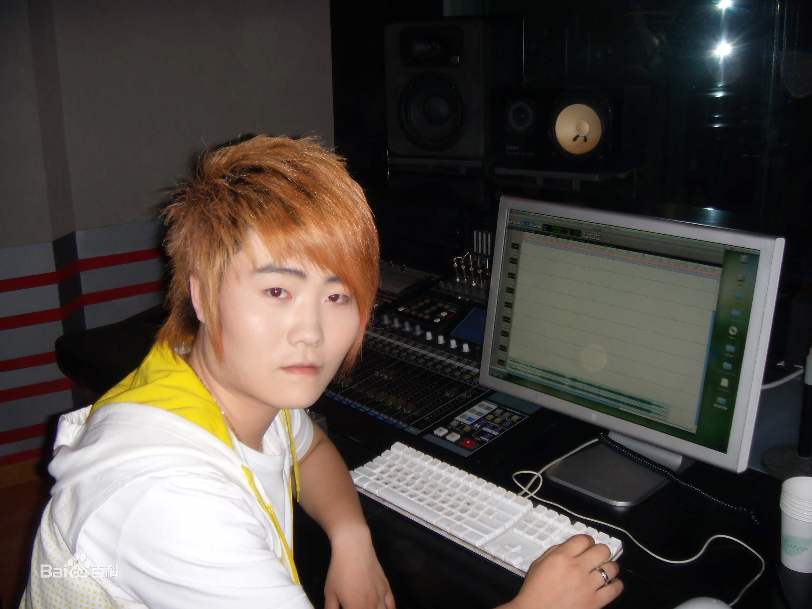 李霖生活照性感图片壁纸