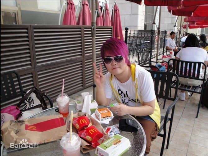 李霖生活照性感图片壁纸