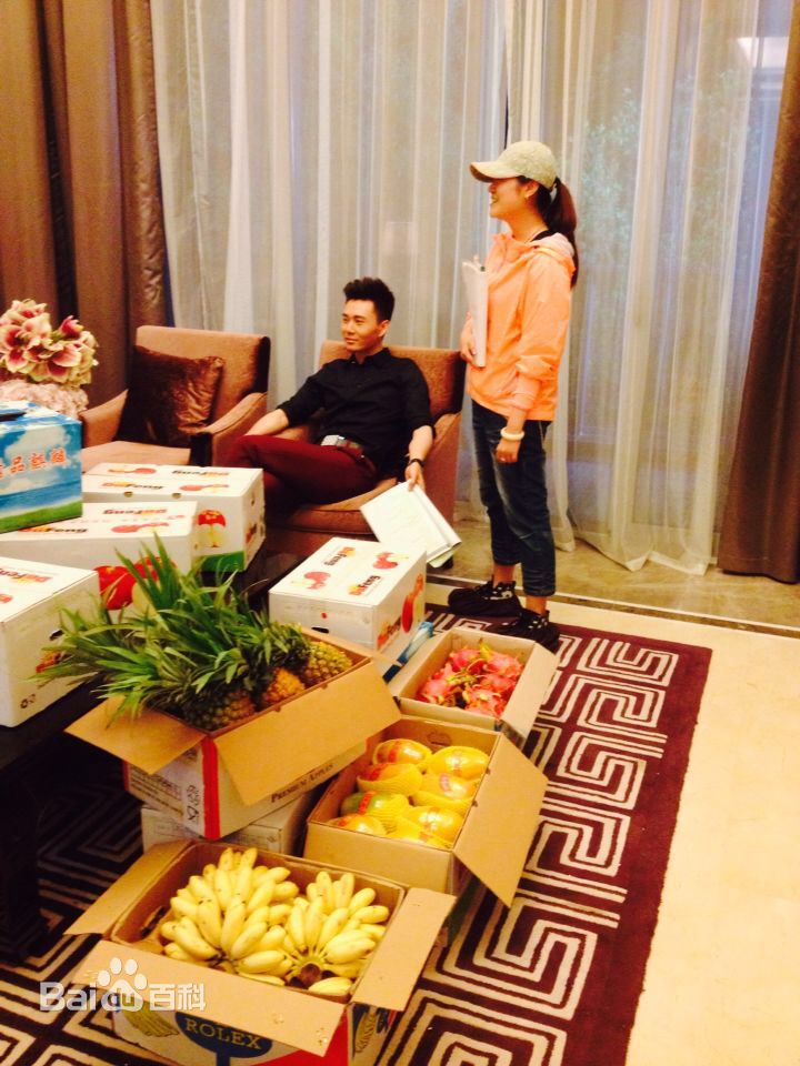 顾珂宇导演工作照壁纸壁纸