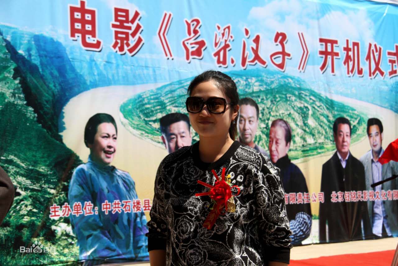 顾珂宇导演工作照壁纸壁纸