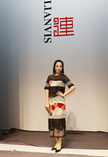 李依蔓活动照壁纸壁纸