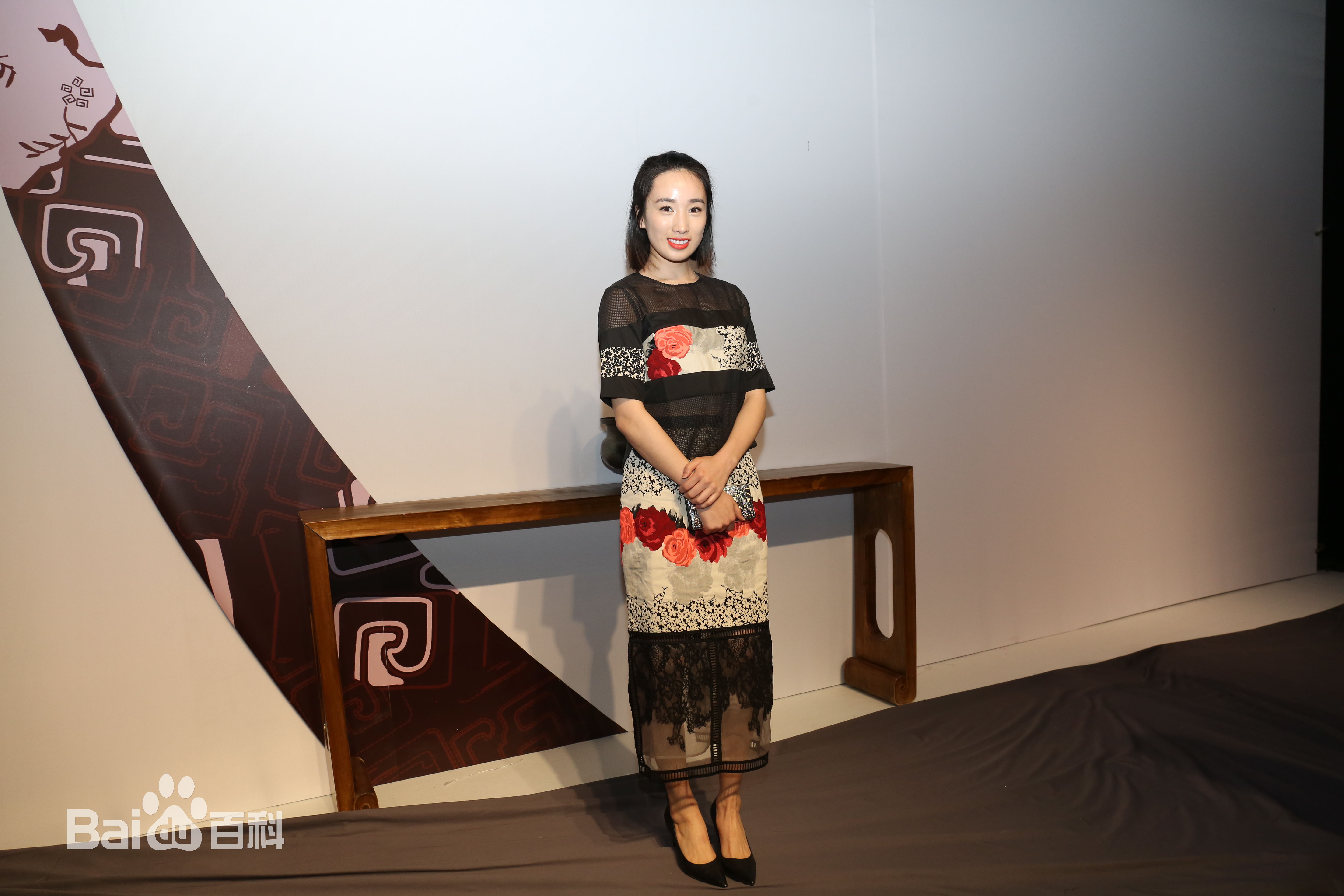 李依蔓活动照壁纸壁纸