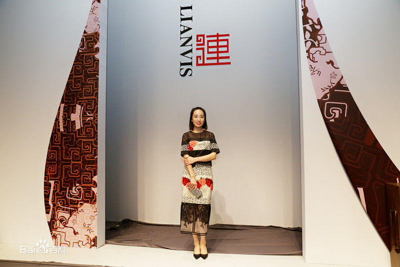 李依蔓活动照壁纸壁纸