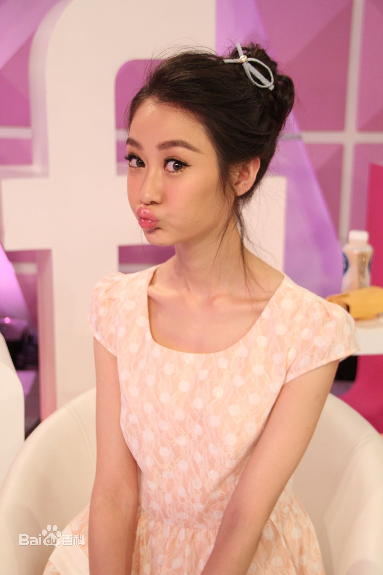 精选田璐菡(Tina)在旅游卫视《美丽俏佳人》中的图册