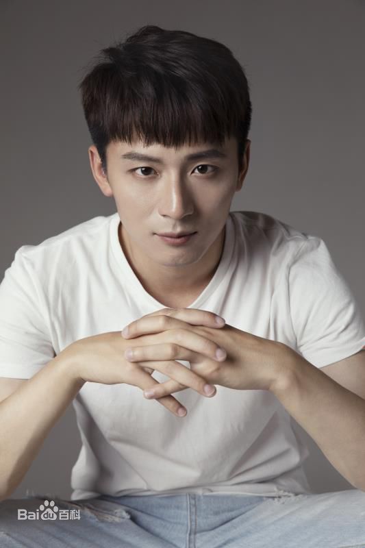 最优质何其炜生活照