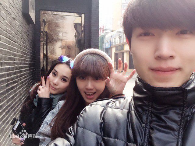 游乐儿(YOYO)拍摄花絮照素颜照相册