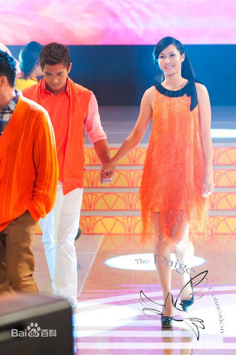 蔡琦慧金龙腾飞庆丰年素颜照相册