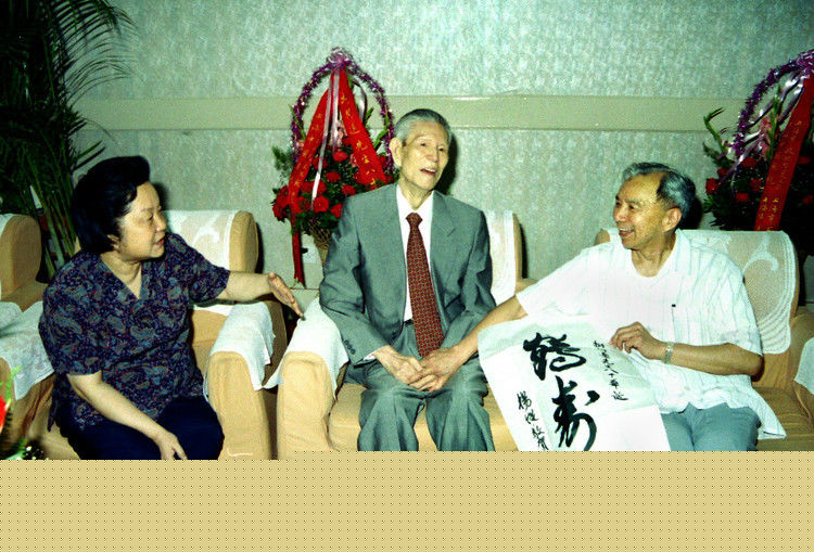 最优质胡问遂生活照