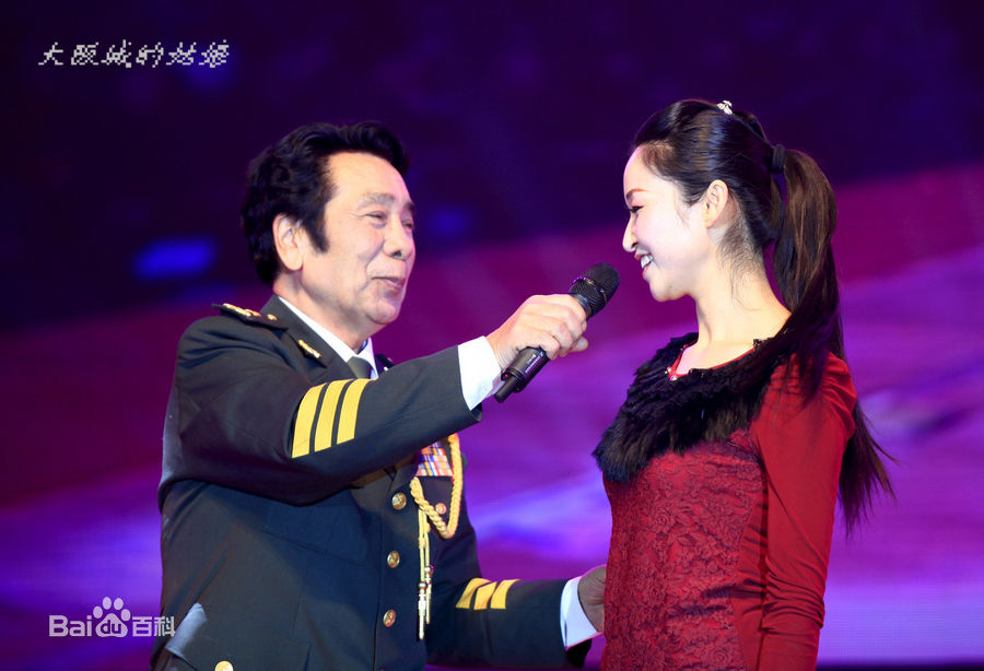 克里木著名尔歌手图片图册