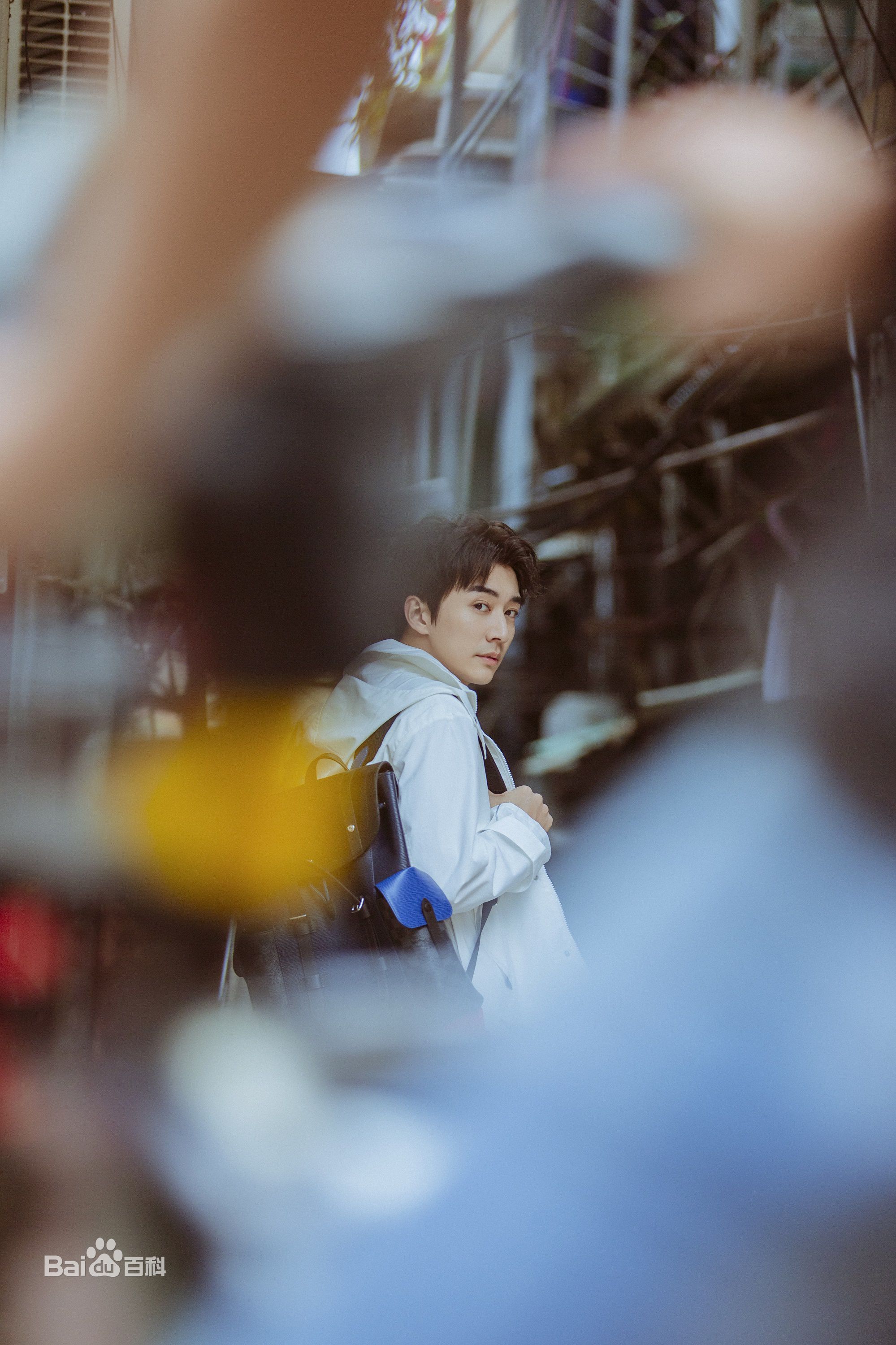 刘学义最新街拍壁纸