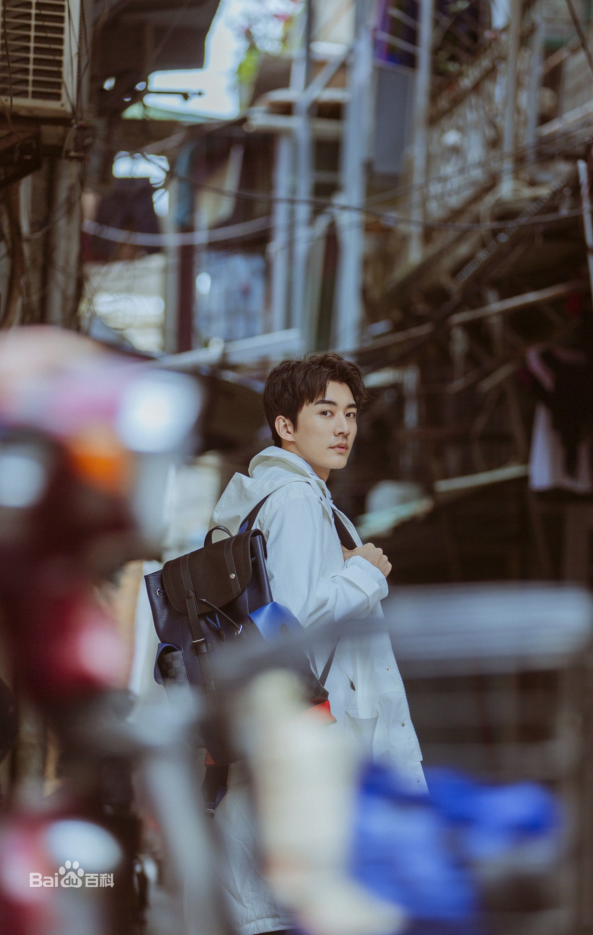 刘学义最新街拍壁纸