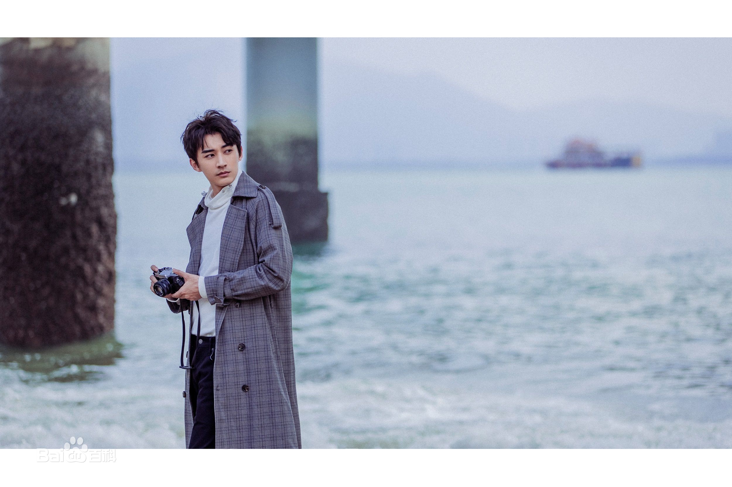 刘学义海边街拍