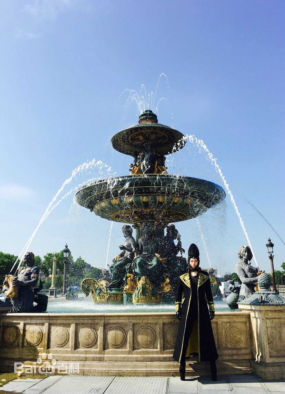 缪艺豪(Miaomiao)巴黎街拍性感图片图集