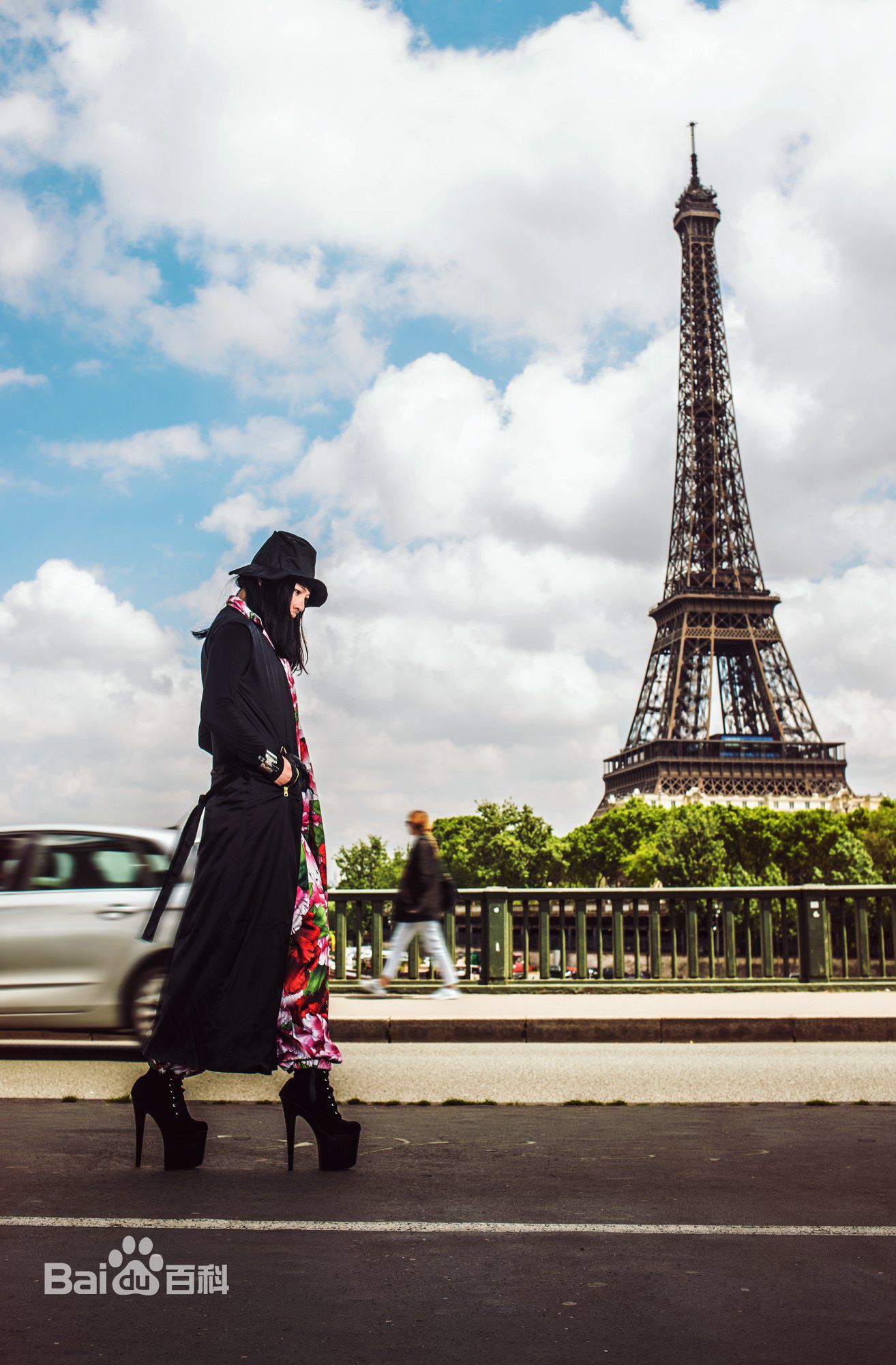 缪艺豪(Miaomiao)巴黎街拍性感图片图集