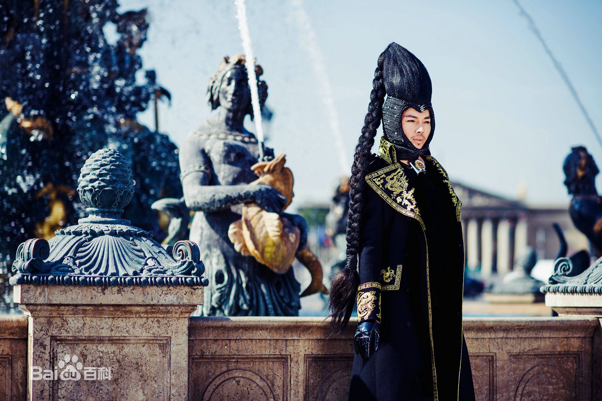 缪艺豪(Miaomiao)巴黎街拍性感图片图集