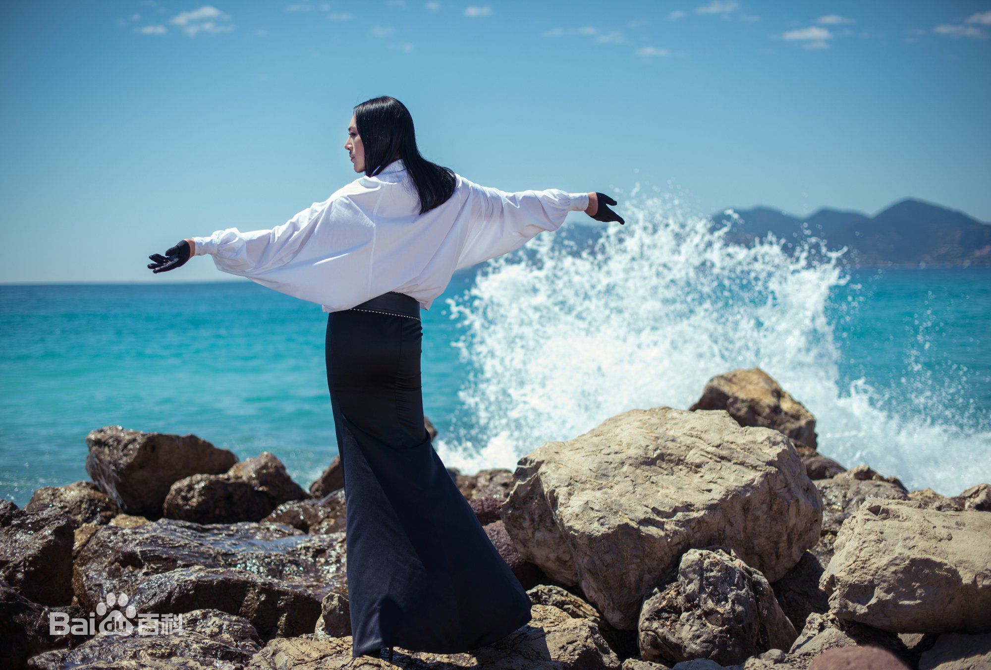 缪艺豪(Miaomiao)巴黎街拍性感图片图集