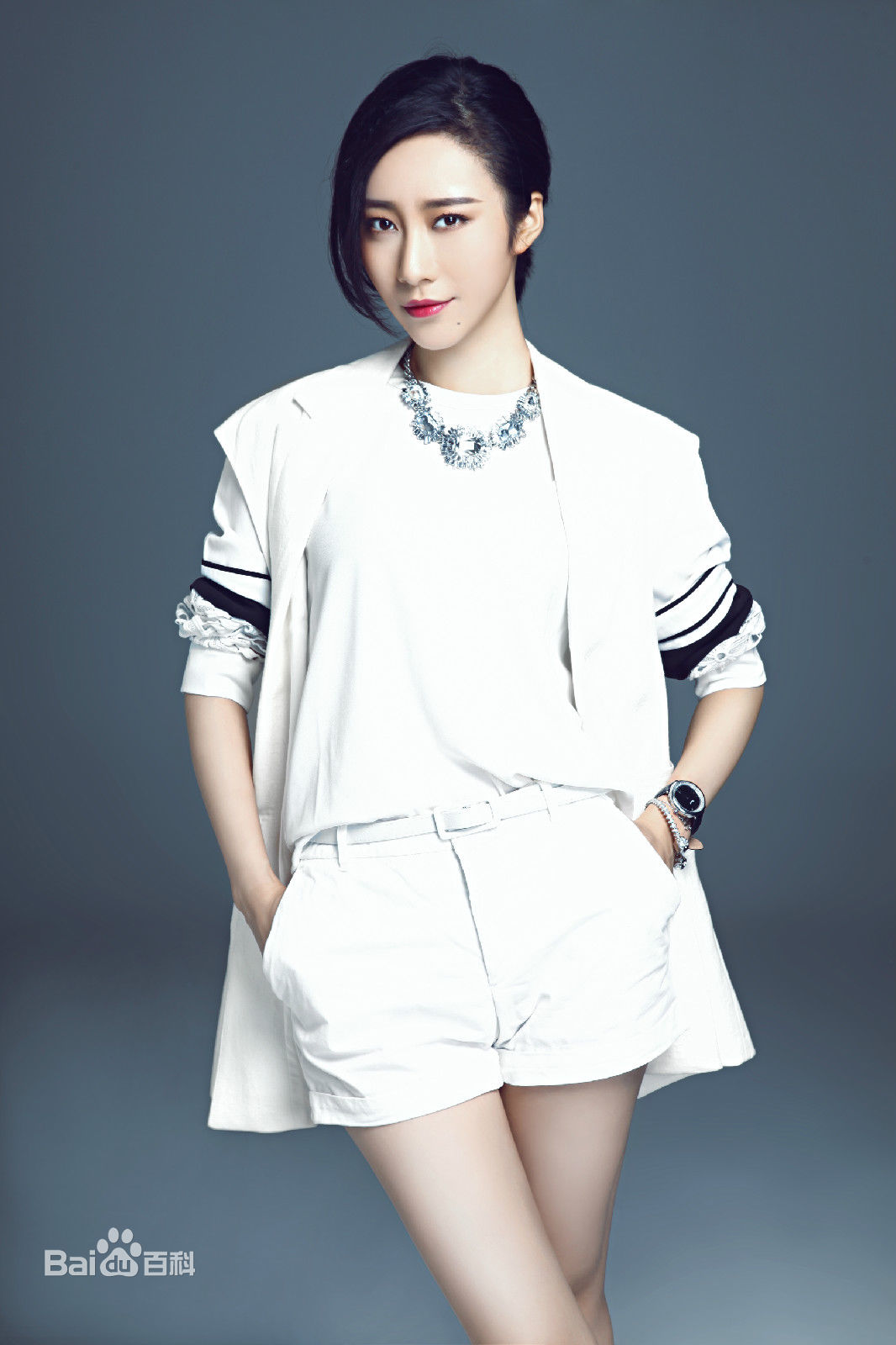 徐荷媛(Hellen)最新照片前后照片