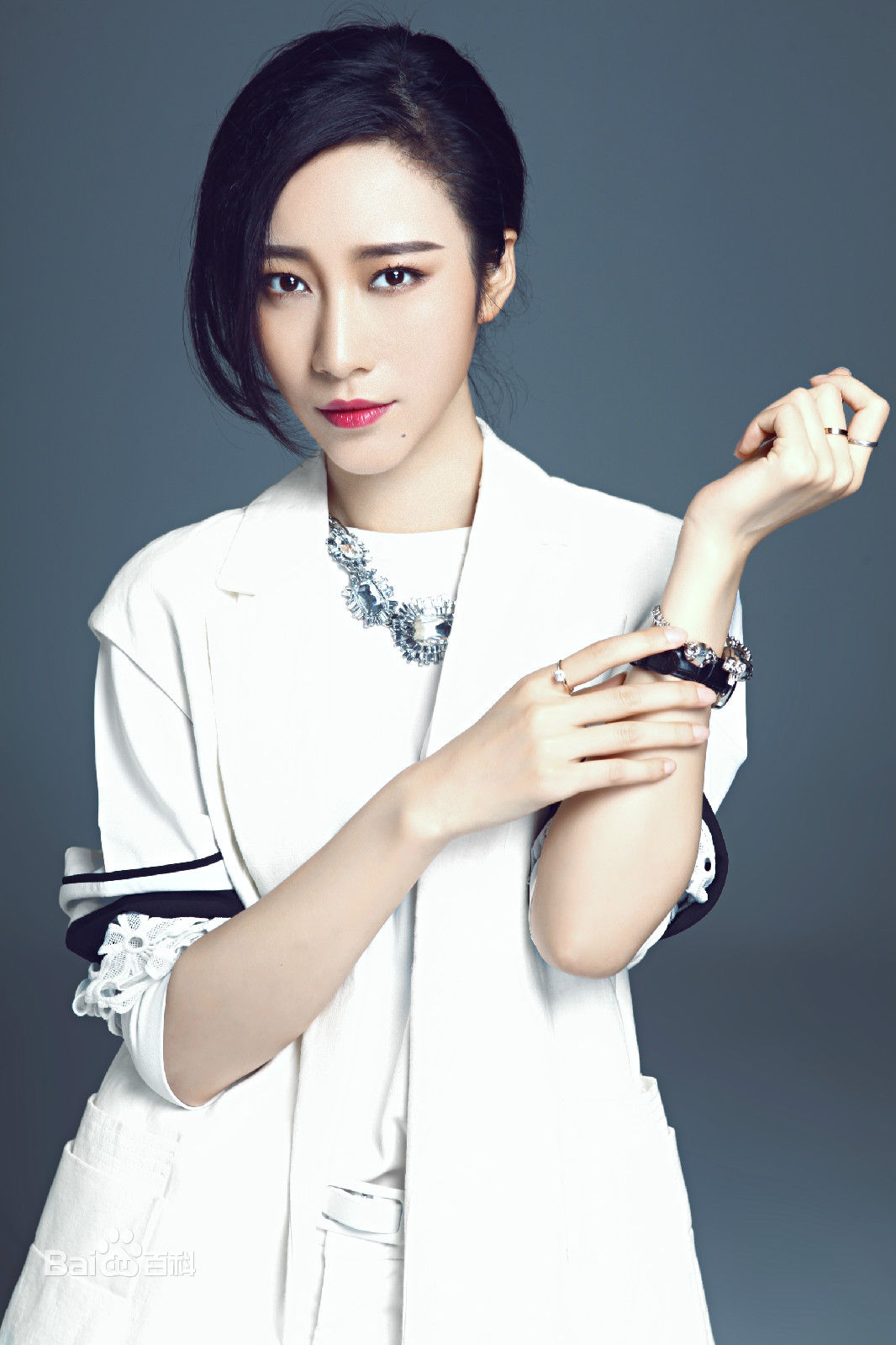 徐荷媛(Hellen)最新照片前后照片