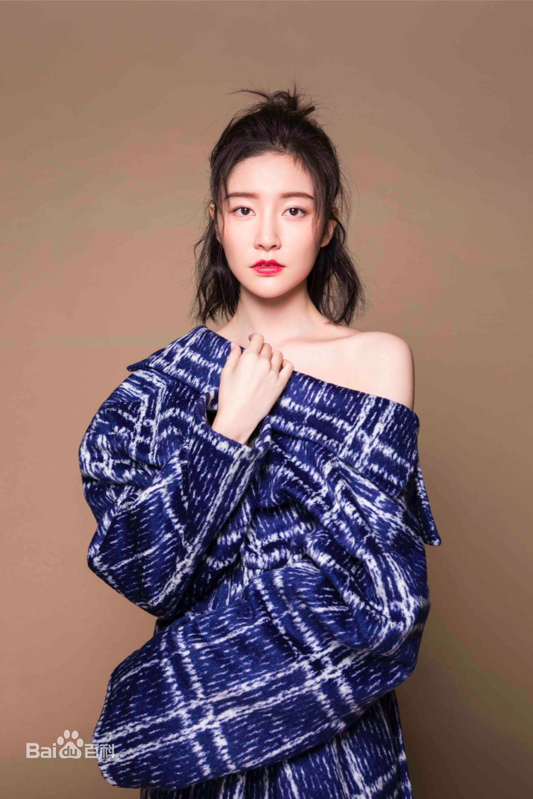 最新崔心心在《娱乐星尚》大片中的壁纸