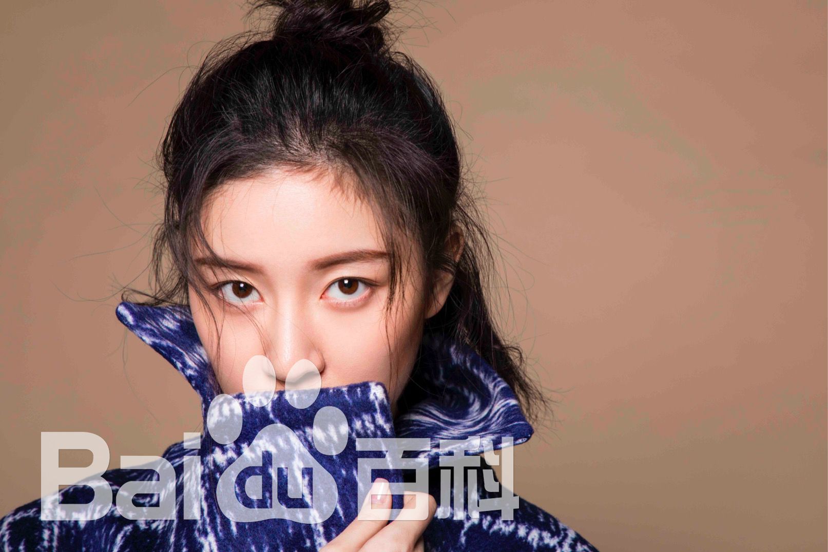 最新崔心心在《娱乐星尚》大片中的壁纸