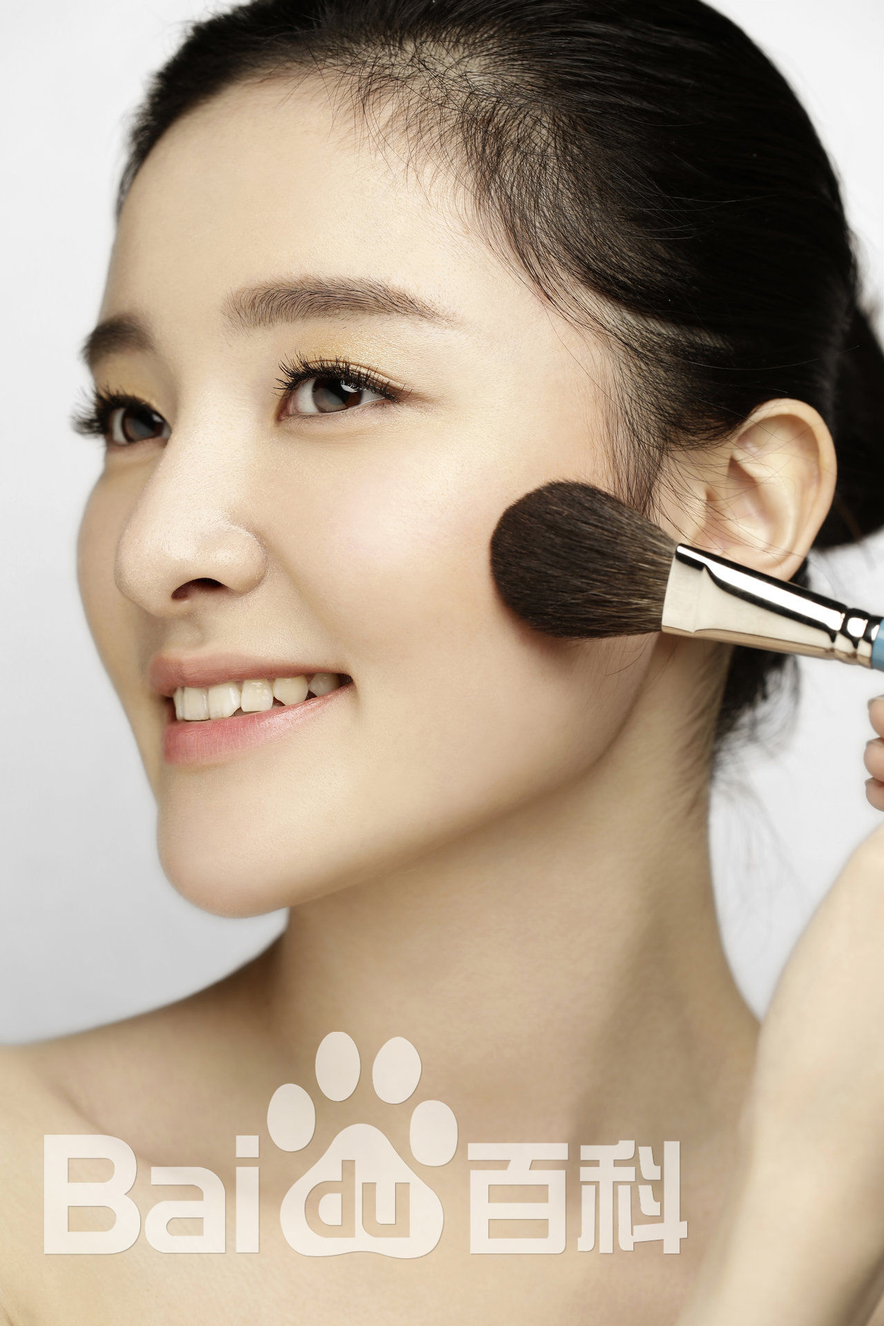 崔心心高清杂志照图册