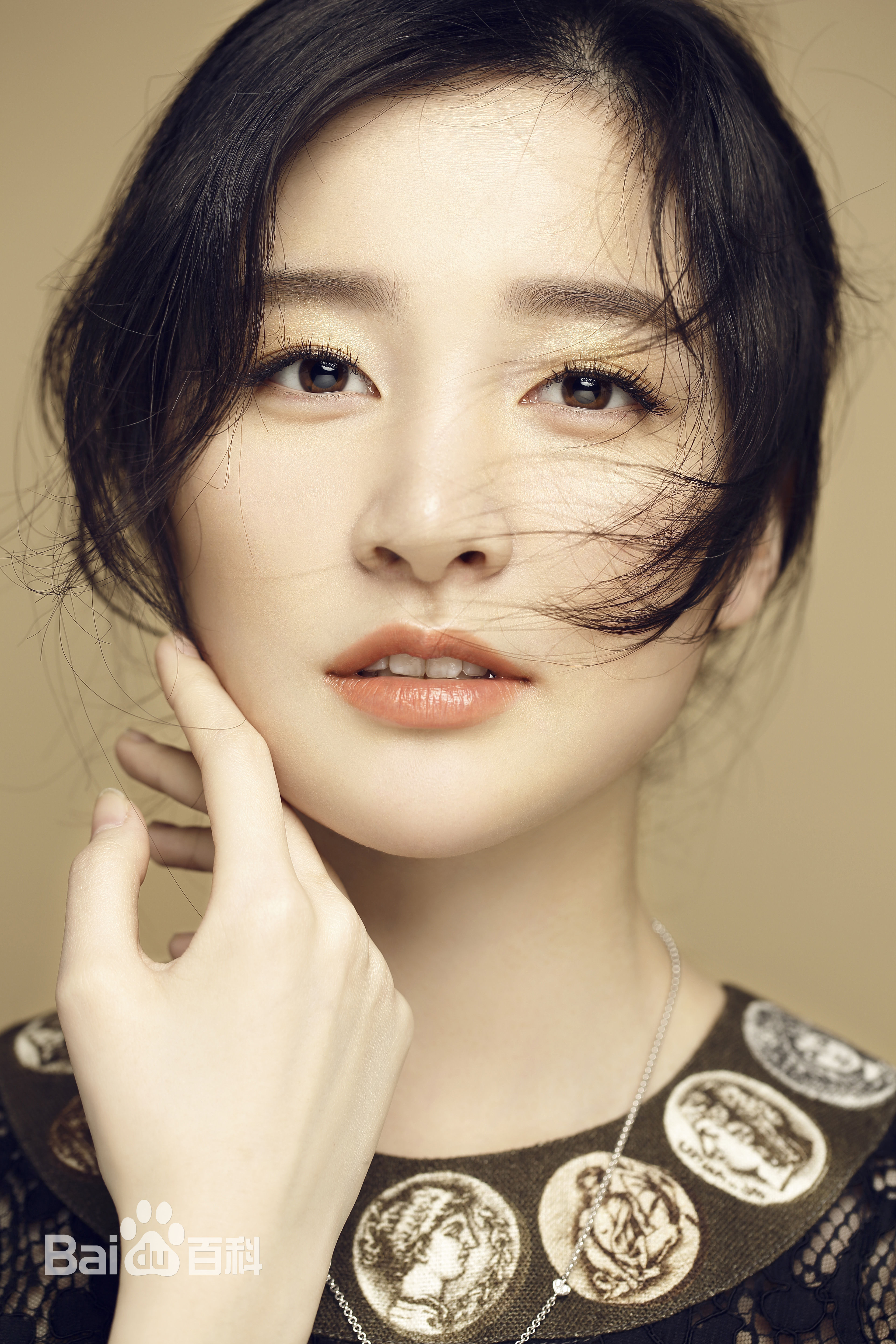 崔心心高清杂志照图册