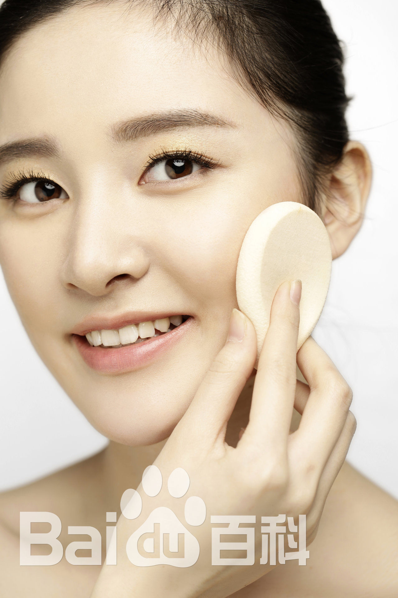 崔心心高清杂志照图册