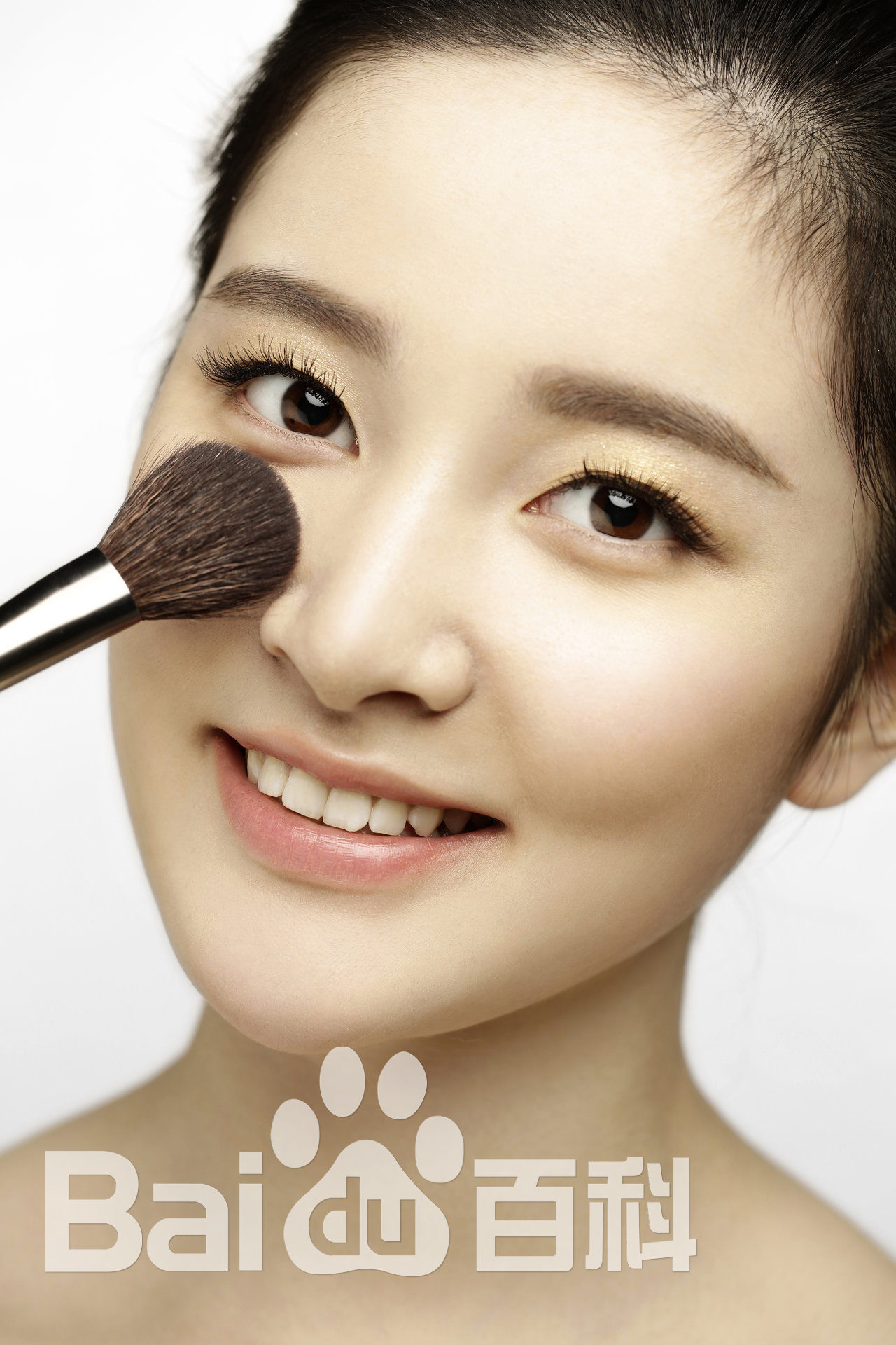 崔心心高清杂志照图册