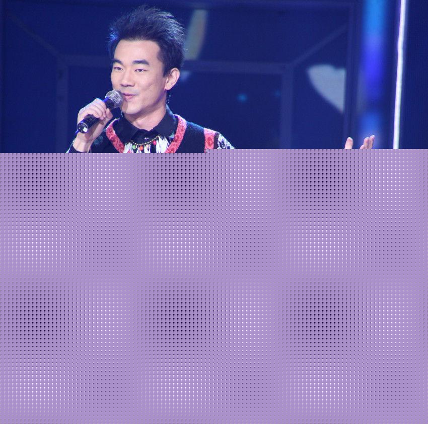 黄成麟(Huang Chenglin)舞台上的前后照片