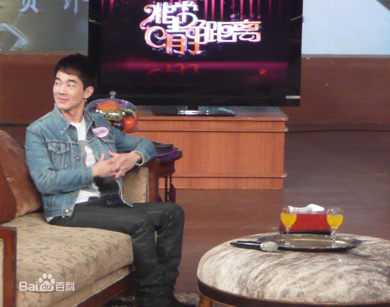 黄成麟(Huang Chenglin)舞台上的前后照片