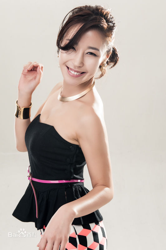 余思潞(Josephine)TMN广告裸图清澈水溶系列壁纸壁纸