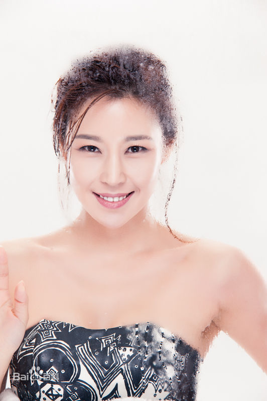 余思潞(Josephine)TMN广告裸图清澈水溶系列壁纸壁纸