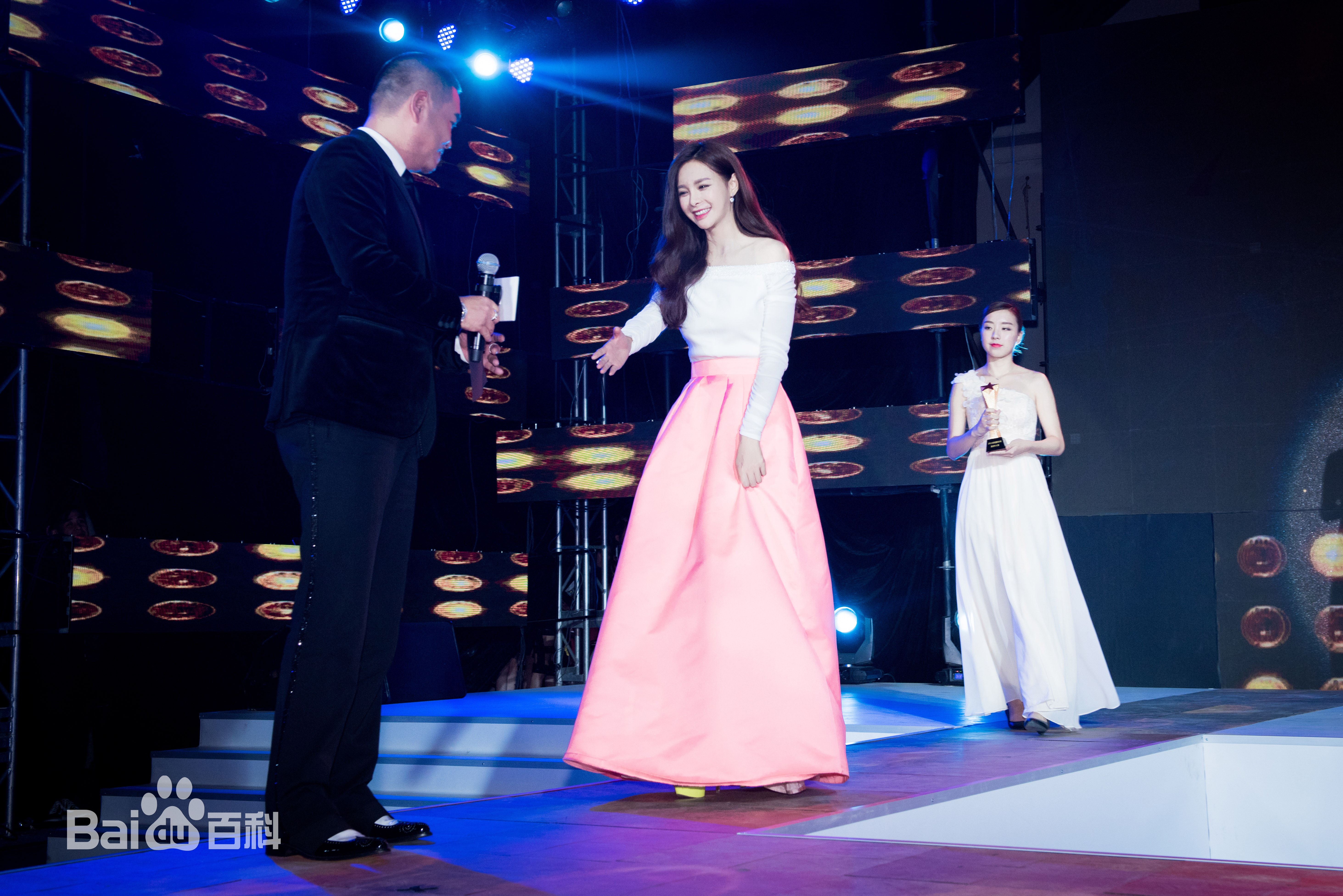 沈梦辰(Shen Mengchen)网易时尚跨界盛典生活照