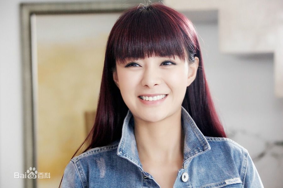 沈梦辰(Shen Mengchen)在《妻子的谎言》饰演江一姗中的