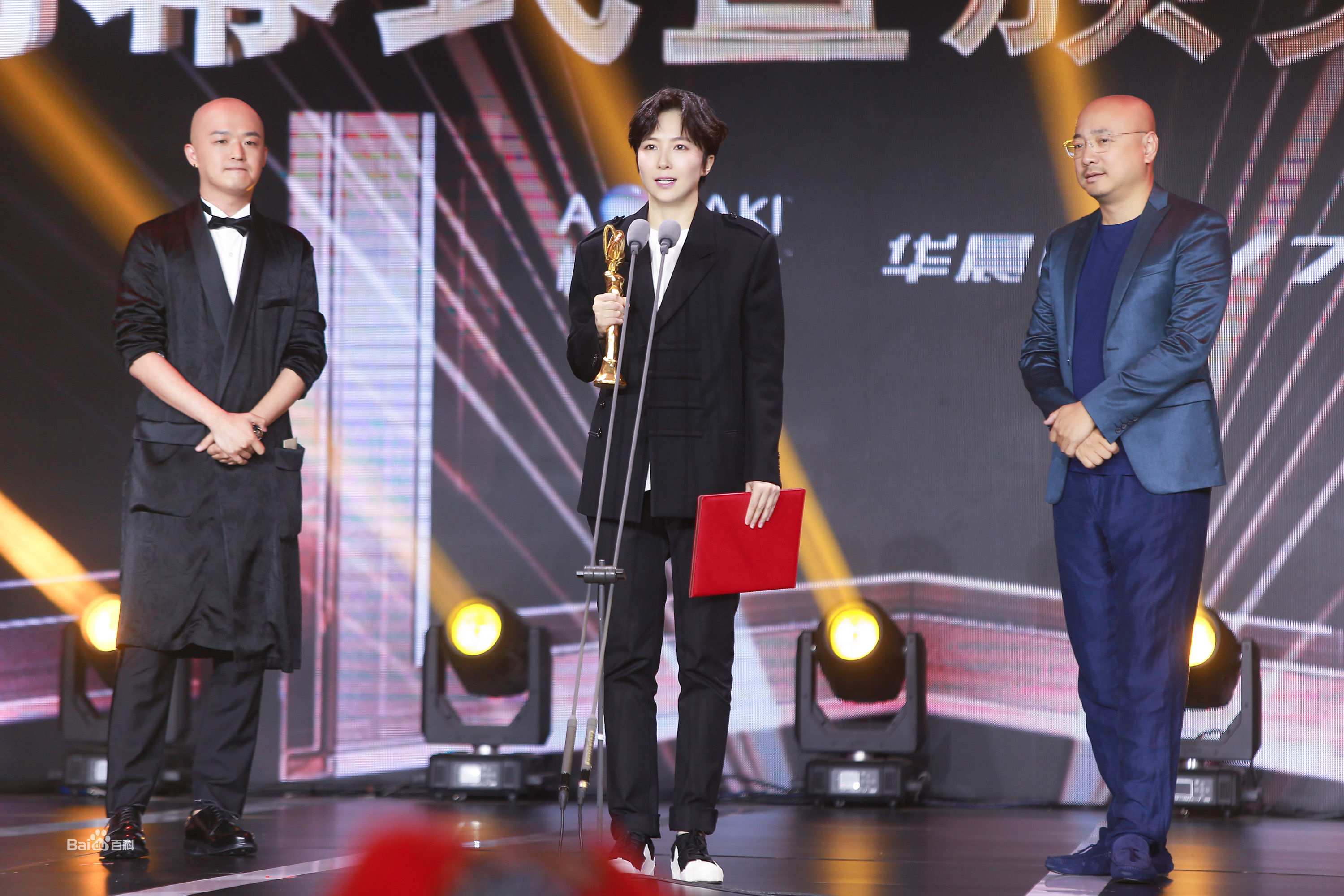 苏伦工作照图册