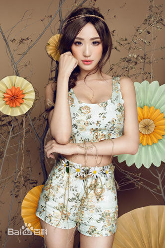 吕晶(Candice)曝夏日 宅男女神异域风情