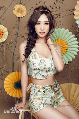 吕晶(Candice)曝夏日 宅男女神异域风情