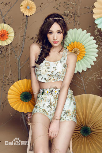 吕晶(Candice)曝夏日 宅男女神异域风情