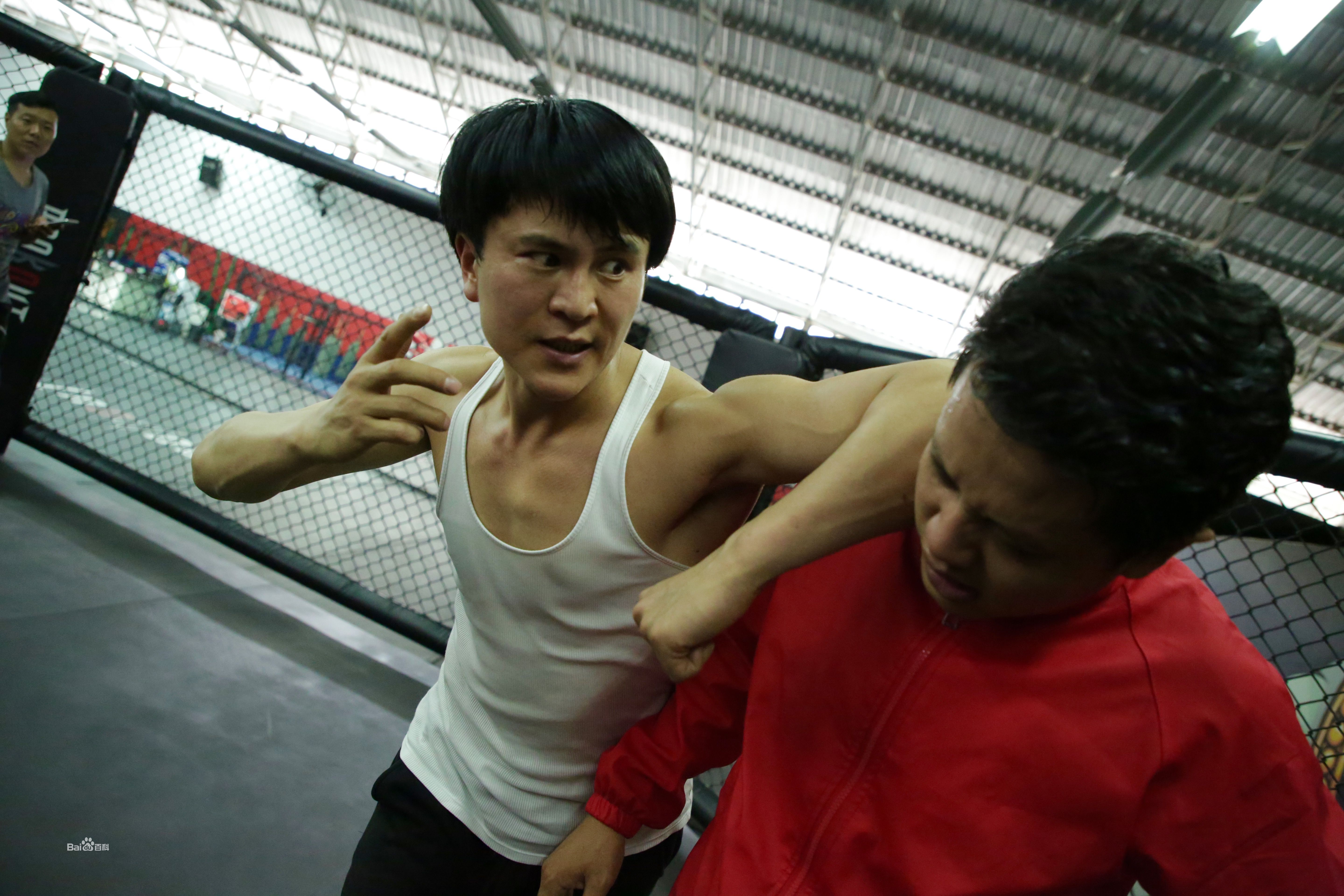 最新谷尚蔚在《牺牲者》饰中国警察中的壁纸