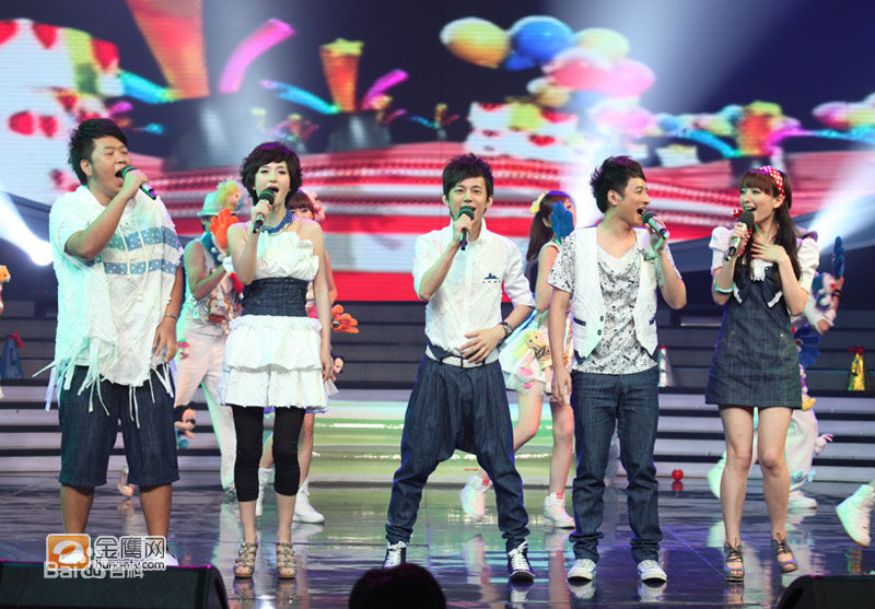 快乐家族(Happy Family)服装生活照相册