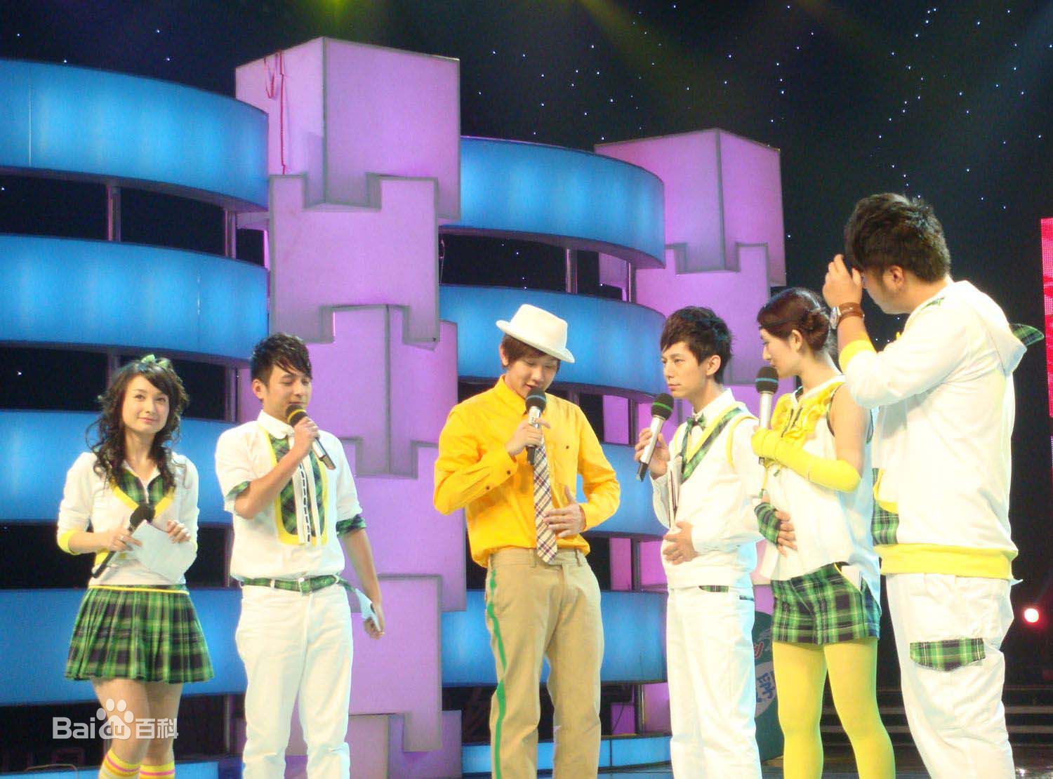 快乐家族(Happy Family)服装生活照相册